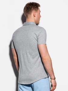 Мъжка slim fit риза с къса мека яка и къс ръкав. Моделът е произведен от интересна материя наподобяваща тениска от 100% памук. Комбинацията от мек плат, къс ръкав и стилна риза прави модел K541 предпочитан от мъже, чиято работа ги задължава да носят риза 