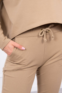 Дамски комплект с по-късо отпред горнище с голяма ширина и клин