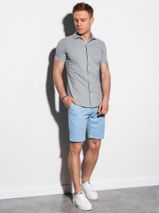 Мъжка slim fit риза с къса мека яка и къс ръкав. Моделът е произведен от интересна материя наподобяваща тениска от 100% памук. Комбинацията от мек плат, къс ръкав и стилна риза прави модел K541 предпочитан от мъже, чиято работа ги задължава да носят риза 