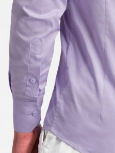 Класическа тънка риза със Slim fit кройка, класическа яка, дълъг ръкав и закопчаване отпред. Перфектна както за ежедневието, така и за по-официални случаи.