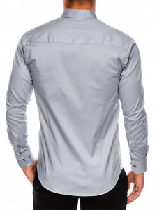 Класическа тънка риза със Slim fit кройка, класическа яка, дълъг ръкав и закопчаване отпред. Перфектна както за ежедневието, така и за по-официални случаи.