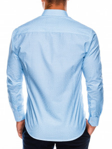 Мъжка риза с кройка Slim fit е модел с дълъг ръкав и класическа яка. Произведена от 58% памук, 42% полиестер