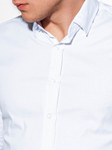 Класическа тънка риза със Slim fit кройка, класическа яка, дълъг ръкав и закопчаване отпред. Перфектна както за ежедневието, така и за по-официални случаи.
