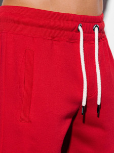 Мъжки къси панталонки с връзка и ластик, произведени от 65% памук, 35% полиестер.
