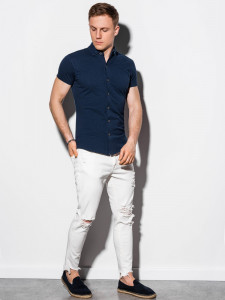 Мъжка slim fit риза с къса мека яка и къс ръкав. Моделът е произведен от интересна материя наподобяваща тениска от 100% памук. Комбинацията от мек плат, къс ръкав и стилна риза прави модел K541 предпочитан от мъже, чиято работа ги задължава да носят риза 