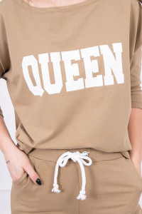 Дамски комплект от блуза с надпис Queen и панталон с връзка на кръста