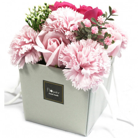 Buchet de flori de sapun - Trandafiri roz si garoafe