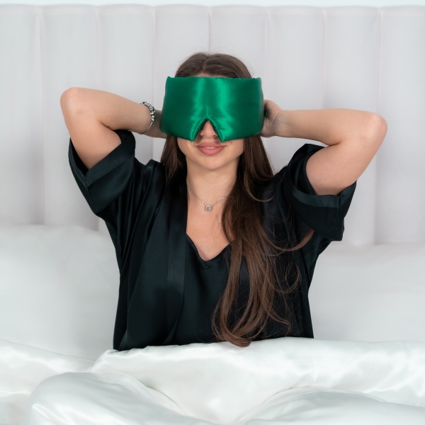 Mască de dormit blackout 3D mătase verde smarald - Img 4