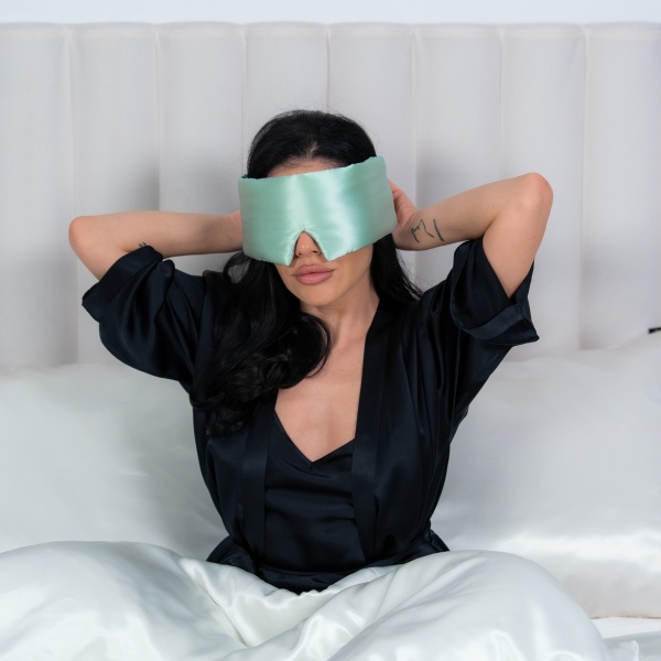 Mască de dormit blackout 3D mătase verde mentă - Img 4