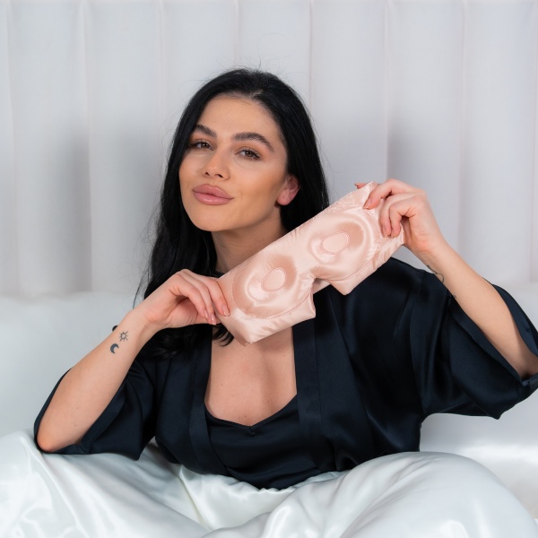 Mască de dormit blackout 3D mătase roz somon - Img 2
