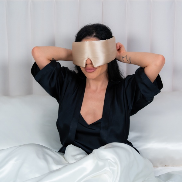 Mască de dormit blackout 3D mătase bej - Img 4