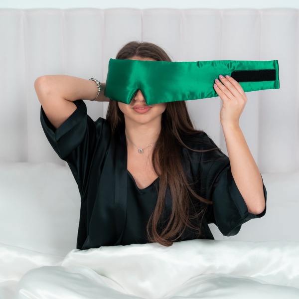 Mască de dormit blackout 3D mătase verde smarald - Img 3