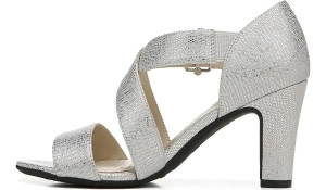 Women's Carlyle Medium/Wide Peep Toe Pump [DEMO] - Img 4