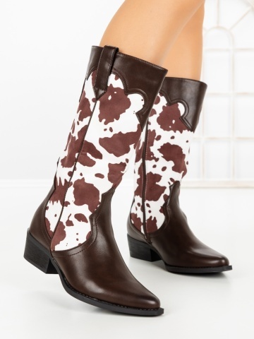 Hegyes orrú csizma Flatrys Barna