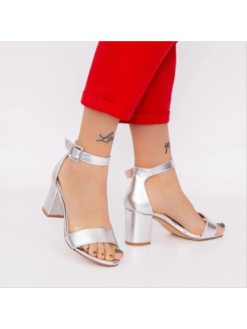 Juniper ezüstszinű női magassarkú szandál textil anyagból - Img 2