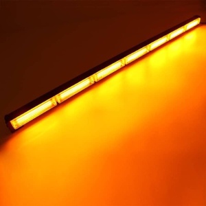 Bară girofar LED COB aprinsă, cu lumină portocalie intensă pentru avertizare auto.