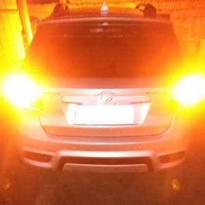 Semnalizare spate cu LED – lumină galbenă intensă și clară