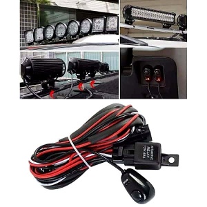 Cablaj LED bar 12V cu exemple de utilizare pentru proiectoare auto, LED bar și lumini auxiliare montate pe vehicul.