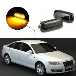 Semnalizare dinamică Audi în funcțiune, cu lumină chihlimbar intensă și exemplu de montaj lateral.