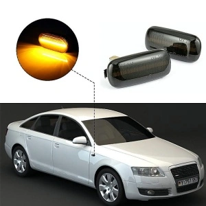 Semnalizare dinamică Audi în funcțiune, cu lumină chihlimbar intensă și exemplu de montaj lateral.