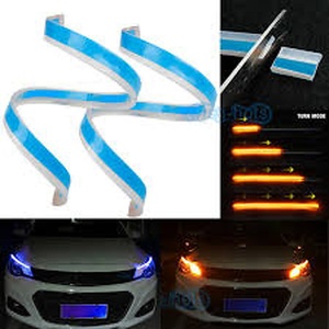Benzi LED DRL cu efect de lumini de zi albe și semnalizare dinamică, prezentate în utilizare.