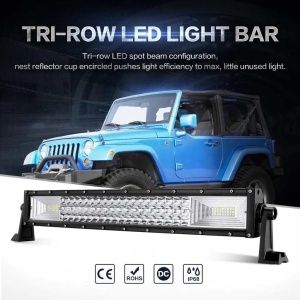 Bară LED off-road 270W cu fascicul combo beam și lungime de 80 cm, potrivită pentru prezentarea produsului montat pe vehicule 4x4, SUV sau utilaje.
