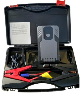 Kit complet jump starter auto K53 cu husă rigidă, clești pentru pornire și accesorii incluse pentru transport organizat.