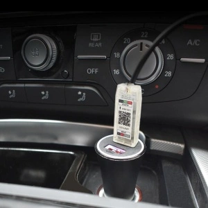 Lumină ambientală auto cu alimentare USB și controler, pentru instalare rapidă și schimbarea ușoară a culorilor și modurilor.