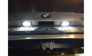 Iluminare LED alb rece pentru număr BMW, vizibilitate excelentă pe timp de noapte