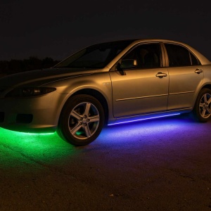 Lumini LED auto RGB cu culori multiple pentru exterior, perfecte pentru personalizare și efect vizual premium.