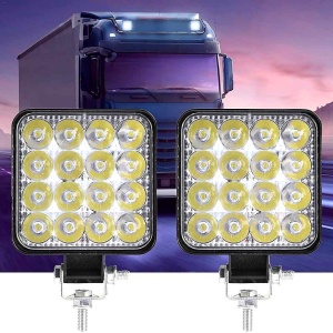Set de proiectoare LED auto 48W pătrate, prezentate pentru montaj pe camion, utilaje sau vehicule de lucru.