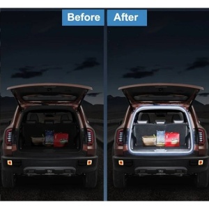 Comparație before și after pentru bandă LED portbagaj auto, cu iluminare alb rece care îmbunătățește clar vizibilitatea în portbagaj.