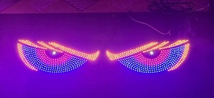 Lumini LED Devil’s Eye auto aprinse, cu alimentare USB și design animat pentru un aspect agresiv și modern.