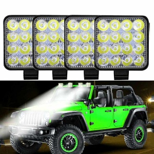Pachet cu 4 proiectoare LED 48W pătrate, ilustrat într-un exemplu de montaj pe Jeep pentru iluminare off-road.