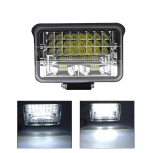Proiector LED auto cu exemplu de iluminare alb rece, conceput pentru vizibilitate mai bună pe timp de noapte.