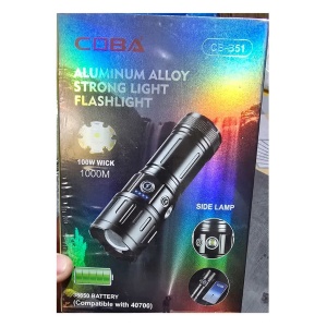 Lanternă LED puternică din aliaj de aluminiu, prevăzută cu lumină laterală și baterie reîncărcabilă pentru utilizare practică.