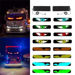 Panou LED Devil Eyes montat pe camion – efect vizual agresiv și vizibilitate maximă pe timp de noapte