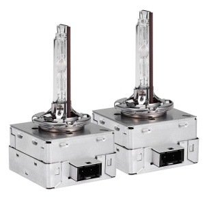 Set de becuri xenon D3S pentru faruri auto, imagine utilă pentru prezentarea produsului complet și a utilizării ca înlocuire pentru becurile originale.