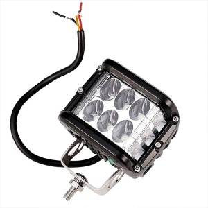 Proiector LED bicolor Tucrim cu cablu de alimentare și suport reglabil, ideal pentru instalare pe ATV, SUV sau utilaje agricole.