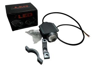 Proiector LED moto dual-color livrat cu ambalaj, suport de montaj, șuruburi și cablaj pentru instalare pe motocicletă sau ATV.