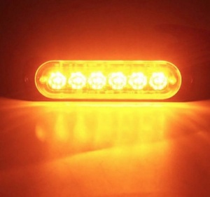 Prim-plan frontal al stroboscopului LED galben cu 6 LED-uri, ideal pentru montaj în grilă, bară sau alte zone de semnalizare.