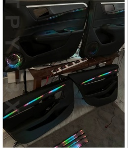 Interior auto iluminat premium cu lumini ambientale LED Symphony