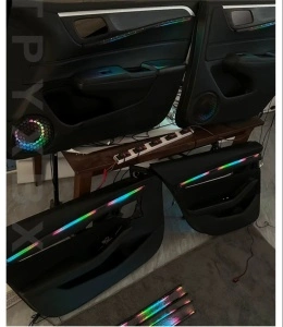 Interior auto iluminat premium cu lumini ambientale LED Symphony
