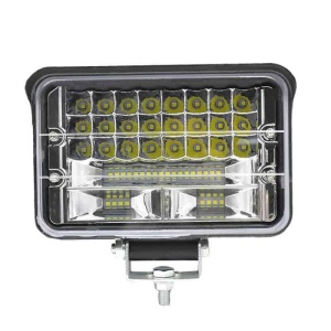 Vedere frontală a proiectorului LED auto universal, ideal pentru prezentarea clară a designului și suprafeței de iluminare.