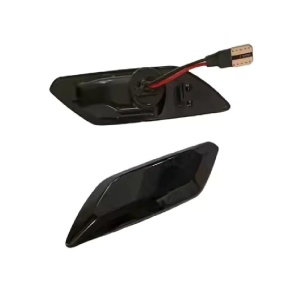Carcasa fumurie pentru semnalizari laterale LED dinamice, realizata pentru un aspect modern si integrare perfecta pe Dacia Logan, Duster si Sandero.