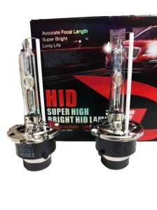 Set becuri xenon D2S pentru faruri OEM, recomandat pentru înlocuirea becurilor uzate și menținerea unei iluminări clare și stabile.