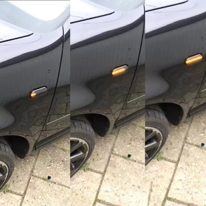 Semnalizare dinamică Seat montată pe aripă, surprinsă în timpul funcționării pe autoturism.