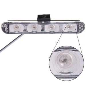 Detaliu de prim-plan al modulului stroboscop LED albastru cu 4 LED-uri și lentilă transparentă pentru dispersie clară a luminii.
