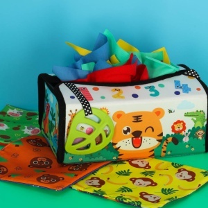 Jucarie 3 in 1 – Cutie cu servetele, Saltea senzoriala Montessori si Jucarii pentru dentitie - Img 12