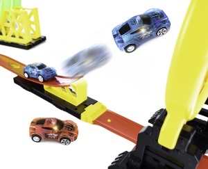 Pista de Curse cu Săritură și Spirale 360° – 140 cm, Mașini cu Lumini - Img 9